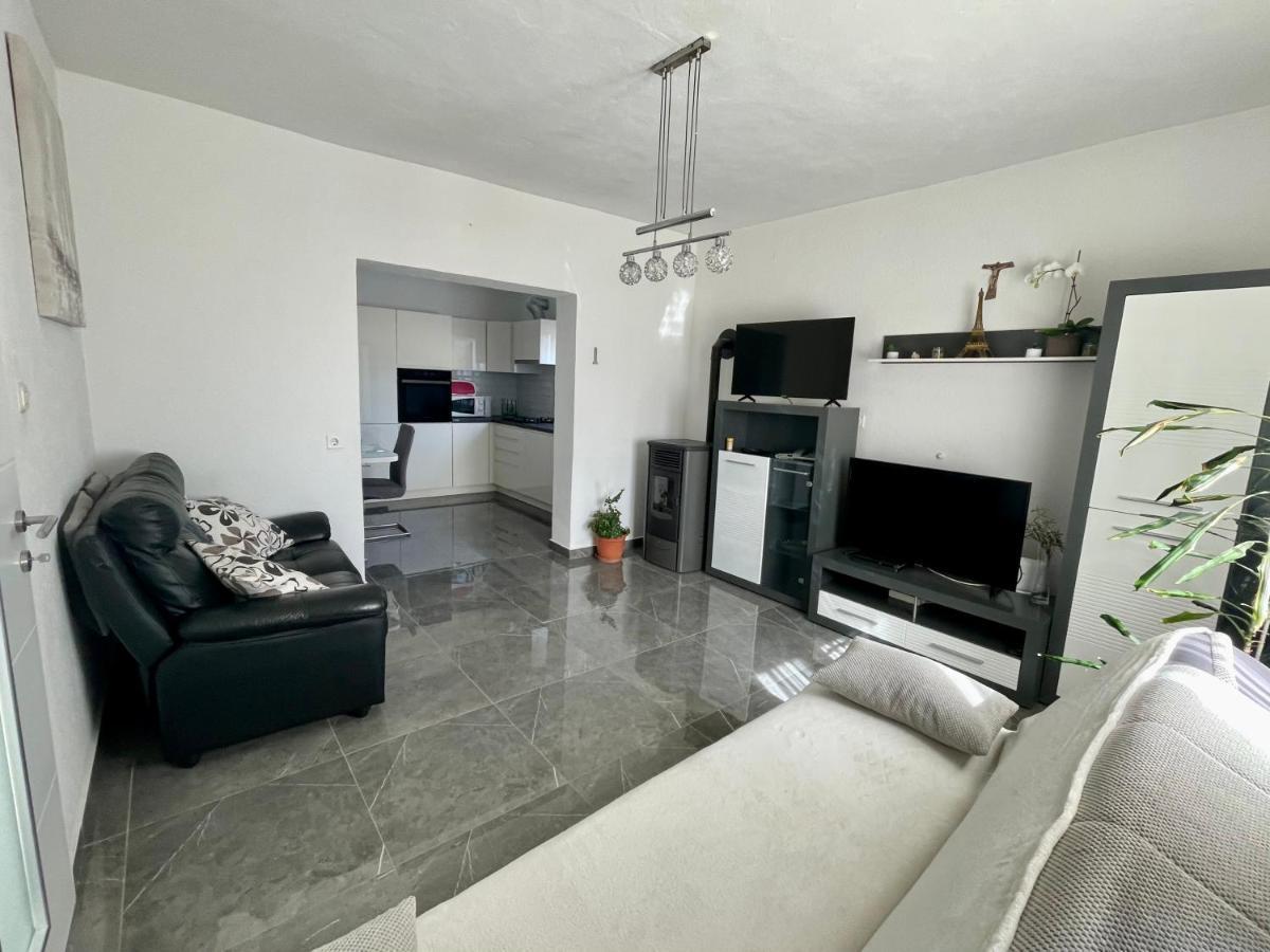 Oblak Apartment